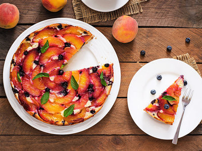 Пирог с персиками: простой рецепт нежного десерта