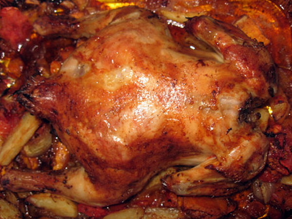 Курица, фаршированная рисом и сухофруктами (рецепт)