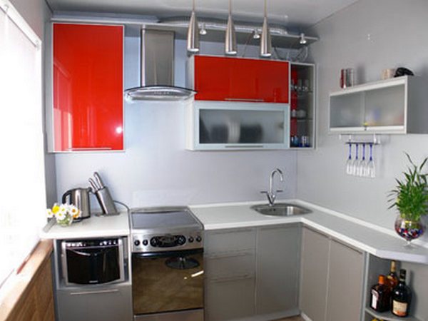 Как оптимизировать пространство маленькой кухни?