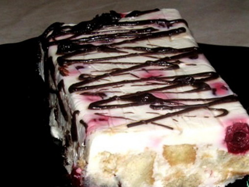 Сметанно-бисквитный десерт с вишней