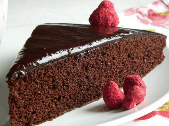 Простой и вкусный шоколадный пирог на воде