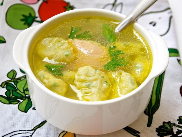 Простенький куриный суп с домашней лапшой