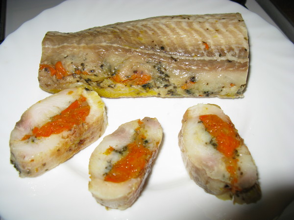 Рыбный рулет с овощной начинкой (рецепт)