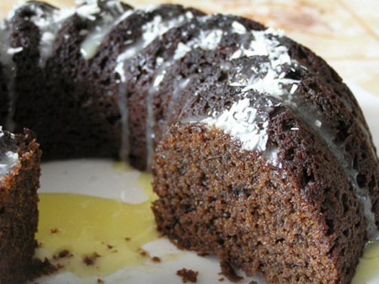 Шоколадный кекс с черничным джемом и корицей (рецепт)