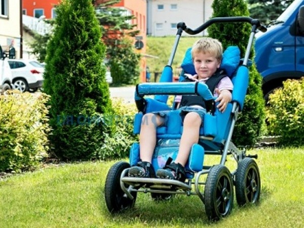 Как выбрать инвалидную коляску для ребенка?
