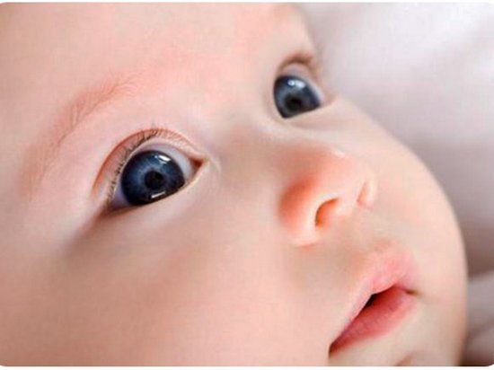 Что делать, если гноится глаз у новорожденного