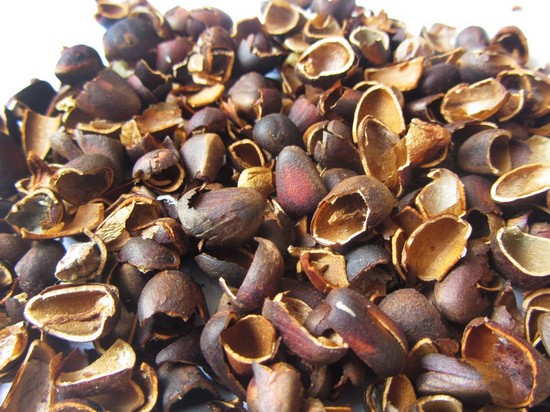 Как очистить грецкие орехи, кедровые и прочие от скорлупы?