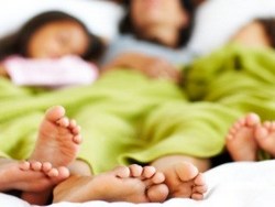 Как можно отучить ребёнка спать с родителями?