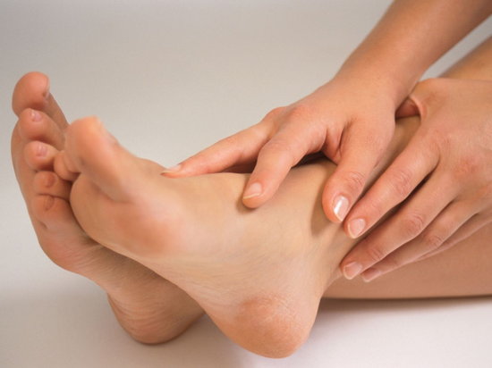 Лечение потливости ног — несложный но регулярный процесс
