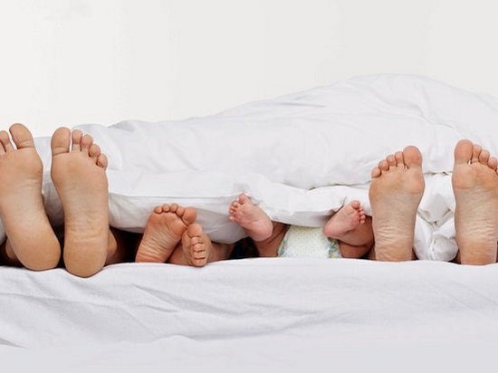 Как отучить ребенка спать в родительской кровати
