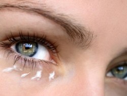 Средства для ухода за кожей вокруг глаз