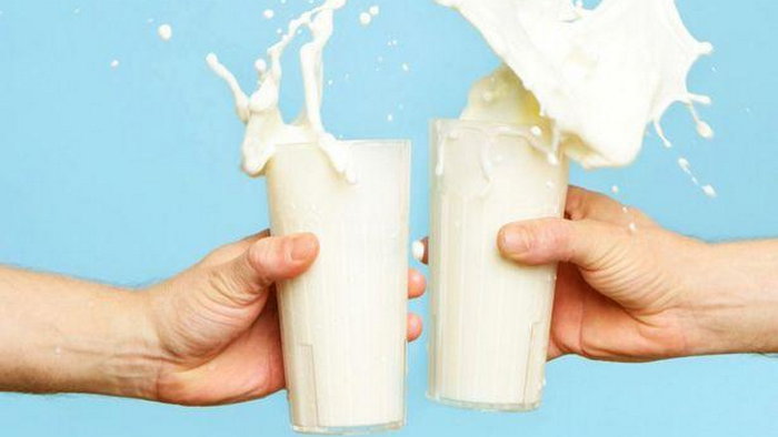 Ученые рассказали о пользе и вреде молока