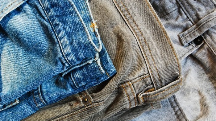 Как правильно стирать джинсы, чтобы они прослужили вам намного дольше